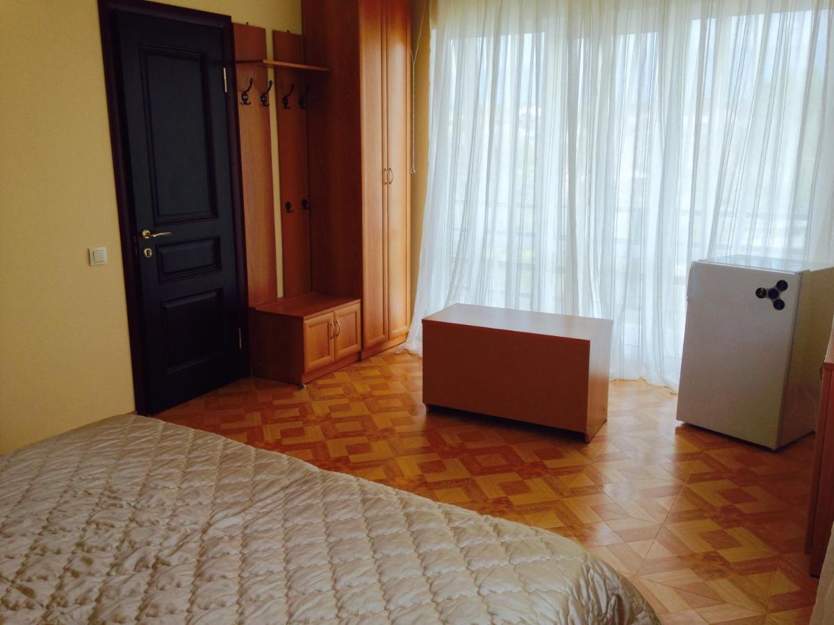 Rozalin Guest House Gudauta Rum bild